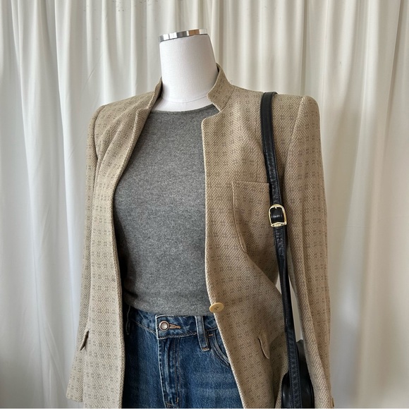 VTG 1990s Giorgio Armani Le Collezioni Collarless single-button closure Blazer. - Picture 4 of 13